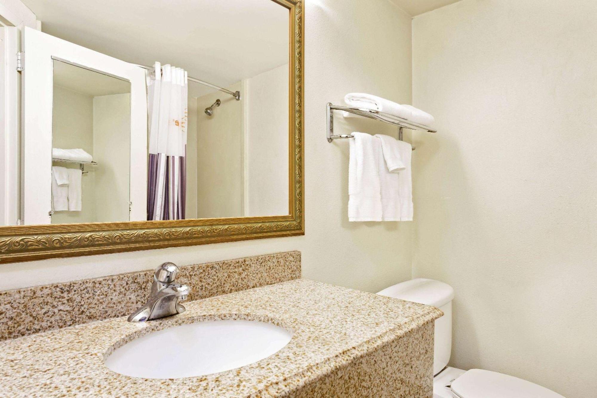 La Quinta By Wyndham Stamford / New York City Exterior foto