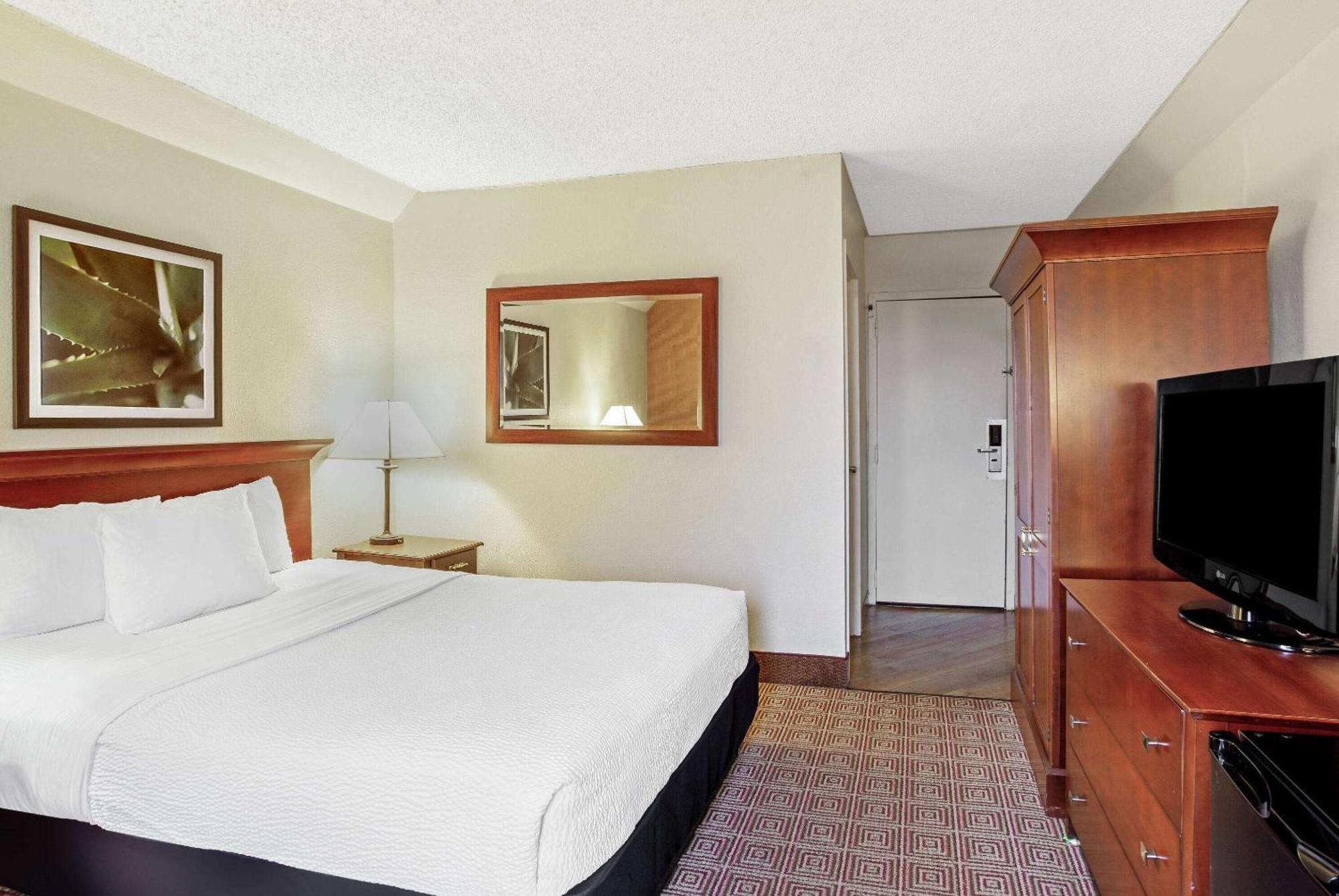 La Quinta By Wyndham Stamford / New York City Exterior foto